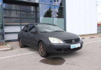 Подержанный автомобиль Mitsubishi Lancer Sedan 2005 года (7 фото)