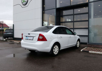 Подержанный автомобиль Ford Focus Sedan 2009 года (5 фото)