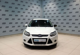 Подержанный автомобиль Ford Focus Hatchback 2012 года (8 фото)