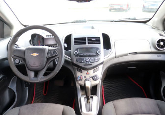 Подержанный автомобиль Chevrolet Aveo Sedan 2013 года (13 фото)