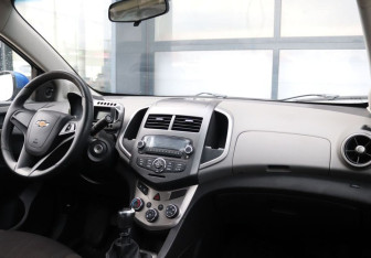 Подержанный автомобиль Chevrolet Aveo Sedan 2012 года (14 фото)