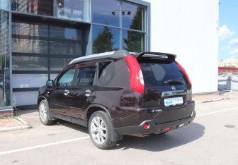 Подержанный автомобиль Nissan X-Trail 2012 года (3 фото)