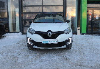 Подержанный автомобиль Renault Kaptur 2017 года (8 фото)