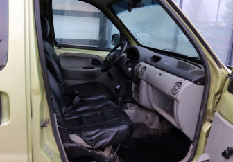 Подержанный автомобиль Renault Kangoo 2006 года (9 фото)