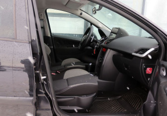 Подержанный автомобиль Peugeot 207 Hatchback 2011 года (11 фото)