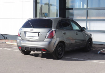 Подержанный автомобиль Kia Rio Hatchback 2011 года (5 фото)