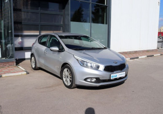Подержанный автомобиль Kia Ceed Hatchback 2012 года (7 фото)