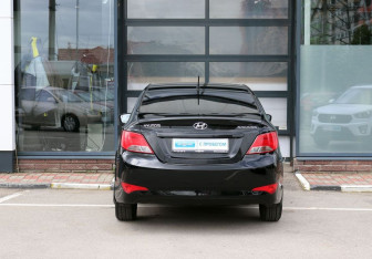 Подержанный автомобиль Hyundai Solaris Sedan 2014 года (4 фото)