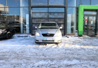 Подержанный автомобиль Toyota Corolla Hatchback 2003 года (8 фото)