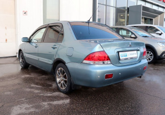 Подержанный автомобиль Mitsubishi Lancer Sedan 2006 года (5 фото)