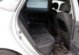 Подержанный автомобиль Hyundai Elantra Sedan 2007 года (10 фото)