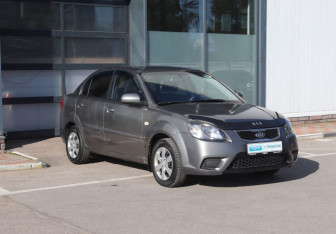 Подержанный автомобиль Kia Rio Sedan 2010 года (7 фото)
