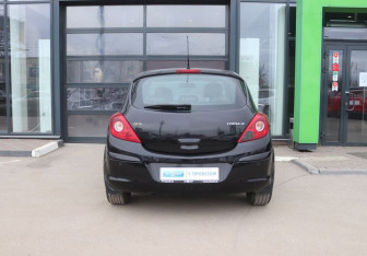 Подержанный автомобиль Opel Corsa 2008 года (4 фото)