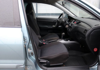 Подержанный автомобиль Mitsubishi Lancer Sedan 2006 года (11 фото)
