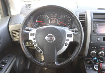 Подержанный автомобиль Nissan X-Trail 2012 года (15 фото)