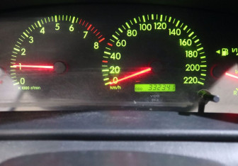 Подержанный автомобиль Toyota Corolla Sedan 2004 года (16 фото)