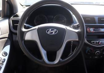 Подержанный автомобиль Hyundai Solaris Sedan 2014 года (11 фото)