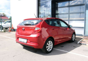 Подержанный автомобиль Hyundai Solaris Hatchback 2015 года (5 фото)