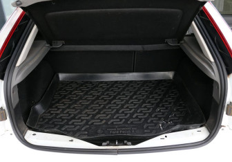 Подержанный автомобиль Ford Focus Hatchback 2010 года (9 фото)