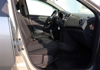 Подержанный автомобиль Renault Logan Sedan 2020 года (9 фото)