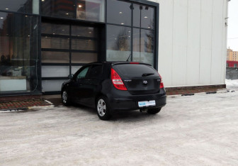Подержанный автомобиль Hyundai i30 Hatchback 2009 года (3 фото)