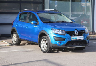 Подержанный автомобиль Renault Sandero 2018 года (7 фото)