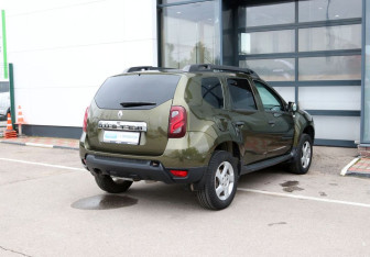 Подержанный автомобиль Renault Duster 2015 года (7 фото)