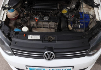Подержанный автомобиль Volkswagen Polo Sedan 2012 года (15 фото)