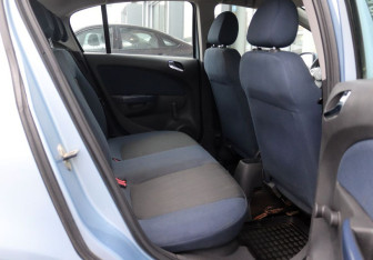Подержанный автомобиль Opel Corsa 2007 года (7 фото)