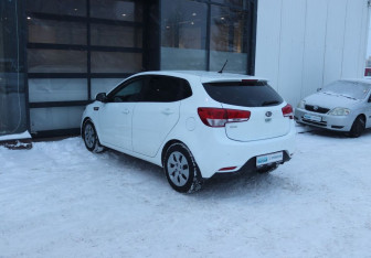 Подержанный автомобиль Kia Rio Hatchback 2016 года (3 фото)