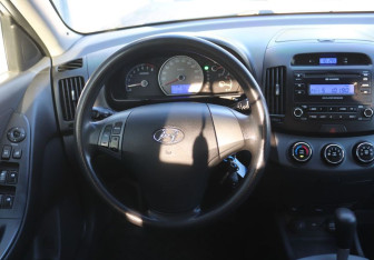 Подержанный автомобиль Hyundai Elantra Sedan 2008 года (15 фото)