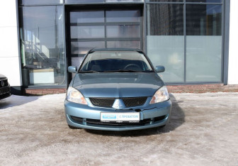 Подержанный автомобиль Mitsubishi Lancer Sedan 2005 года (8 фото)