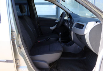 Подержанный автомобиль Renault Logan Sedan 2012 года (12 фото)