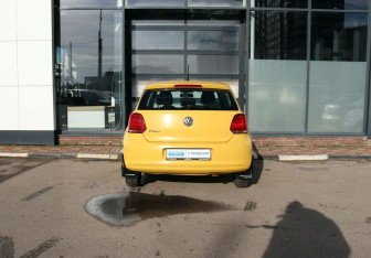 Подержанный автомобиль Volkswagen Polo Hatchback 2011 года (4 фото)