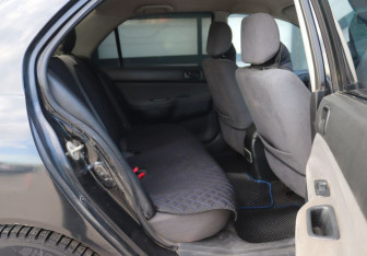 Подержанный автомобиль Mitsubishi Lancer Sedan 2004 года (11 фото)