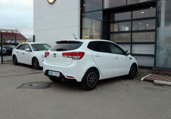 Подержанный автомобиль Kia Rio Hatchback 2016 года (5 фото)