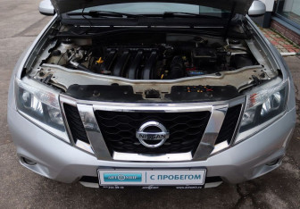 Подержанный автомобиль Nissan Terrano 2017 года (10 фото)