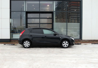 Подержанный автомобиль Hyundai i30 Hatchback 2009 года (6 фото)