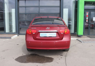 Подержанный автомобиль Hyundai Elantra Sedan 2010 года (4 фото)