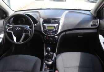 Подержанный автомобиль Hyundai Solaris Sedan 2013 года (15 фото)