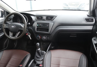 Подержанный автомобиль Kia Rio Sedan 2014 года (13 фото)