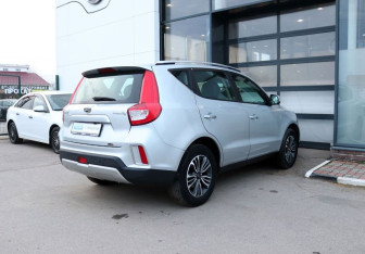 Подержанный автомобиль Geely Emgrand X7 2018 года (5 фото)