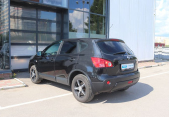 Подержанный автомобиль Nissan Qashqai 2008 года (3 фото)