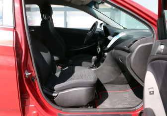 Подержанный автомобиль Hyundai Solaris Hatchback 2015 года (12 фото)