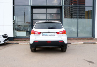 Подержанный автомобиль Mitsubishi ASX 2012 года (4 фото)