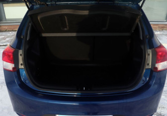 Подержанный автомобиль Kia Rio Hatchback 2016 года (11 фото)