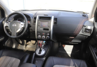 Подержанный автомобиль Nissan X-Trail 2012 года (13 фото)