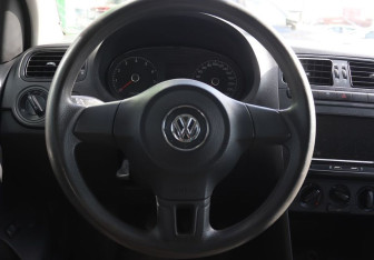 Подержанный автомобиль Volkswagen Polo Sedan 2011 года (12 фото)