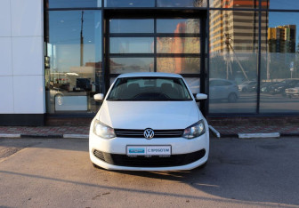 Подержанный автомобиль Volkswagen Polo Sedan 2014 года (8 фото)