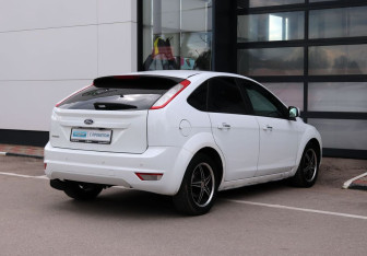 Подержанный автомобиль Ford Focus Hatchback 2010 года (5 фото)